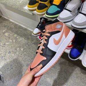 air jordan 1 mid GS new in box